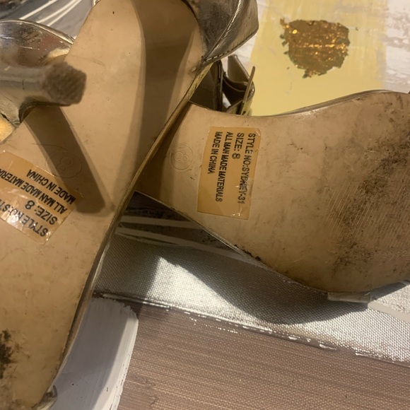 Gold Heels - Picture 3 of 3